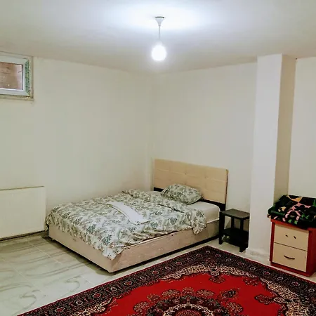 Ahmet Teacher'S Villa-2, 6 Minutes From Istanbul Airport Nocleg ze śniadaniem