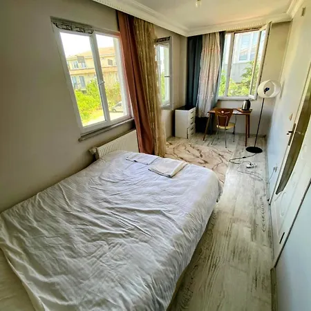 Ahmet Teacher's Villa- 6 Minutes From Istanbul Airport Couette-café Arnavutkoy