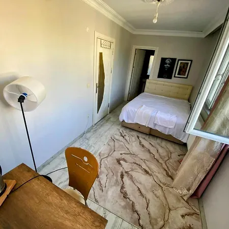 Couette-café Ahmet Teacher's Villa- 6 Minutes From Istanbul Airport
