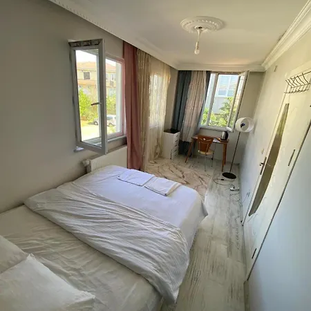Couette-café Ahmet Teacher's Villa- 6 Minutes From Istanbul Airport Arnavutkoy