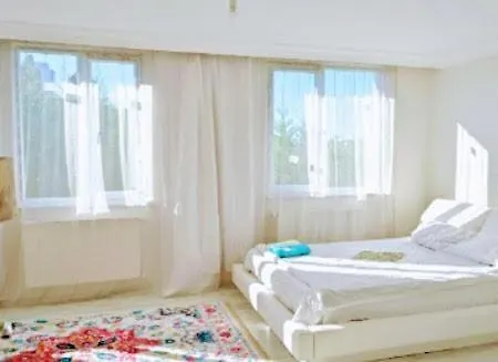 Ahmet Teacher'S Villa-2, 6 Minutes From Istanbul Airport Bed & Breakfast