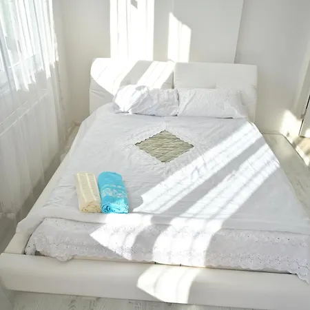 Bed & Breakfast Ahmet Teacher'S Villa-2, 6 Minutes From Istanbul Airport