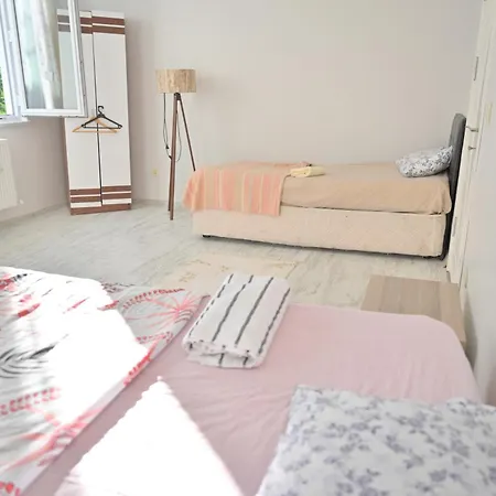 Bed & Breakfast Ahmet Teacher'S Villa-2, 6 Minutes From Istanbul Airport *